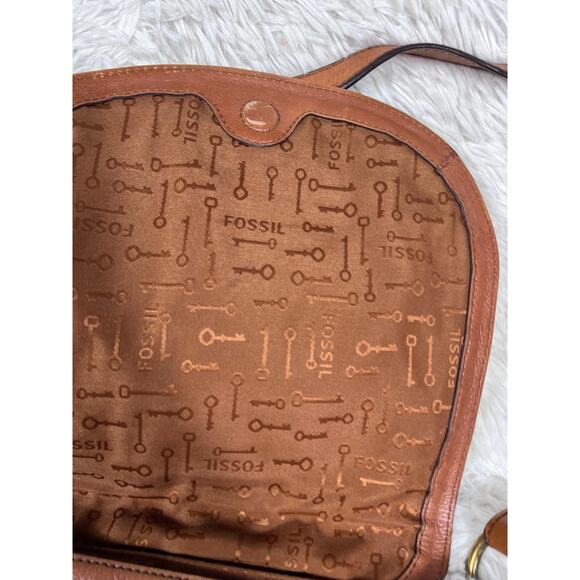 Fossil Crossbody Bag Womens Brown Leather Flap Turnlock Key Charm Saddle Purse - Picture 4 of 16